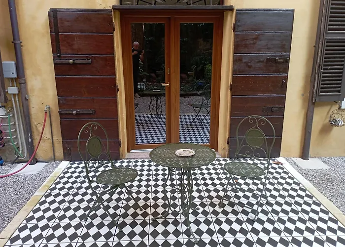 Magnolia Garden * Ferrara